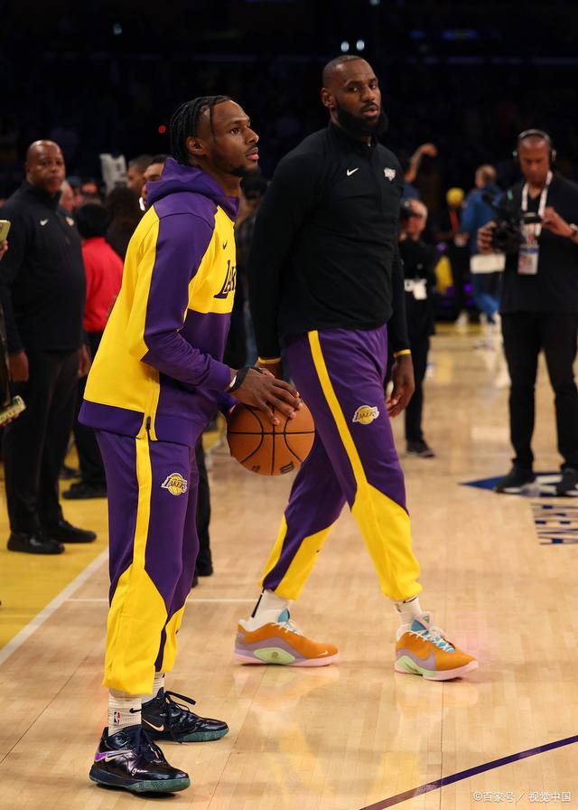 NBA球队经历连胜，领跑积分榜