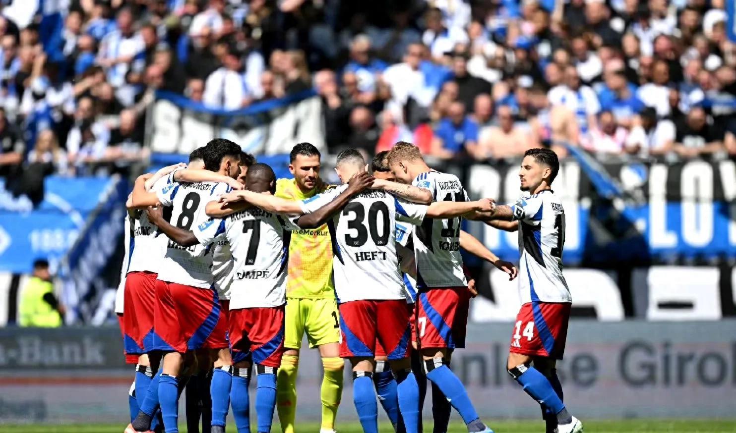 纽伦堡队在德甲交战中大获全胜 纽伦堡队在德甲交战中大获全胜