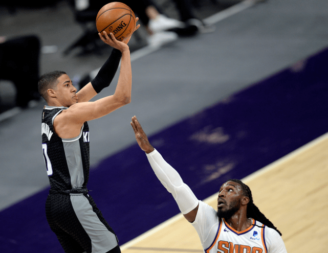 包含热火险胜福建队，保罗统治全场的词条