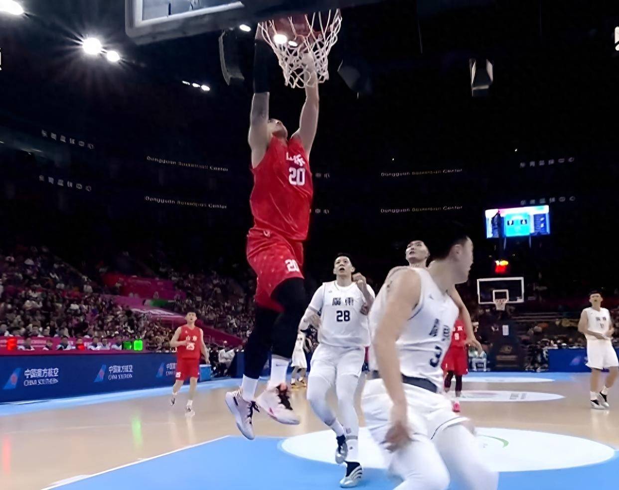 猛龙横扫山东队，陶汉林高光表现